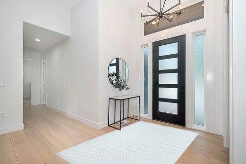 Erin Gates by Momeni Langdon Windsor Blue Hand Woven Wool Area Rug 5' X 8' (LANGDLGD-2BLU5080) in Modern White Entryway