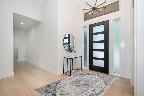 SAFAVIEH Madison Collection Area Rug - 5'3" x 7'6", Ivory & Grey, Boho Chic Medallion Distressed Design, Non-Shedding & Easy Care, Ideal for High Traffic Areas in Living Room, Bedroom (MAD473C) in Modern White Entryway