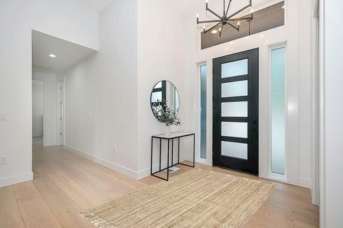 nuLOOM Daniela Farmhouse Chunky Jute Area Rug, 5' x 7' 6", Natural in Modern White Entryway