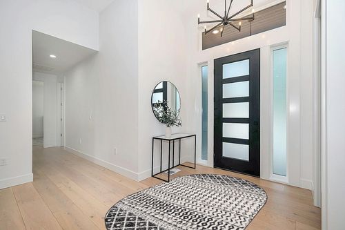 Hauteloom Constantinople Moroccan Trellis Bohemian Living Room, Bedroom Area Rug - Traditional Farmhouse Carpet - Black, Gray, White - 5'3" x 7'6" in Modern White Entryway