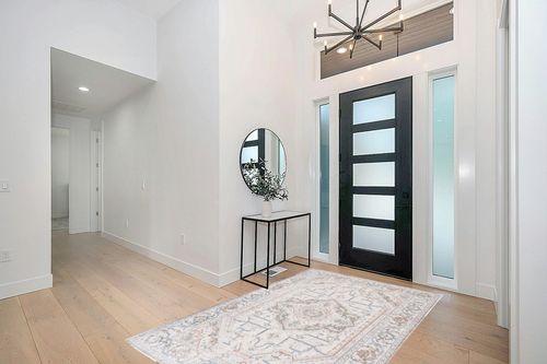 SAFAVIEH Baltimore Collection Area Rug - 5'3" x 7'6", Light Grey & Rust, Machine Washable, Shabby Chic Design, Ideal for Living Room, Bedroom, Dining Room (BAL854F-5) in Modern White Entryway