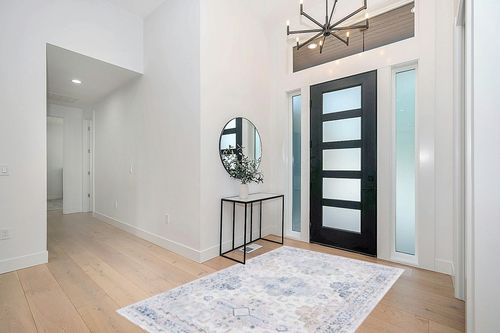 Safavieh Bayside Collection Area Rug - 5'3" x 7'6", Grey & Blue, Shabby Chic Design, Non-Shedding & Easy Care, Machine Washable Ideal for High Traffic Areas in Living Room, Bedroom (BAY116F) in Modern White Entryway