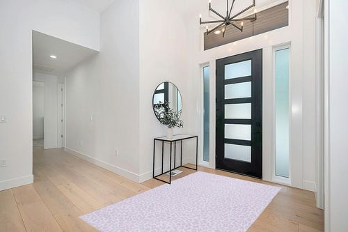 Safavieh Faux Hide Collection Area Rug - 5' x 8', Ivory & Pink, Leopard Rustic Design, Non-Shedding & Easy Care, Machine Washable Ideal for High Traffic Areas in Living Room, Bedroom (FAH505B) in Modern White Entryway