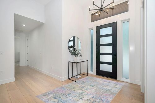 SAFAVIEH Sequoia Collection Area Rug - 5'5" x 7'6", Green & Pink, Boho Chic Design, Non-Shedding & Easy Care, Machine Washable Ideal for High Traffic Areas in Living Room, Bedroom (SEQ102Y) in Modern White Entryway