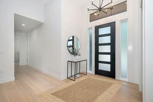 nuLOOM Asha Simple Border Indoor/Outdoor Area Rug, 5' x 8', Light Brown in Modern White Entryway