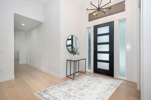 Unique Loom Sofia Collection Area Rug - Casino (5' 3" x 8' Rectangle, Gray/ Beige) in Modern White Entryway