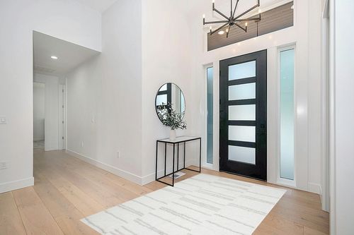 Loloi II Bliss Shag Collection BLS-02 White/Grey 5'-3" x 7'-6" Area Rug in Modern White Entryway