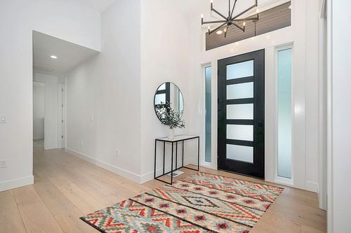 SAFAVIEH Kilim Collection Area Rug - 5' x 8', Natural & Red, Flat Weave Jute Design, Ideal for High Traffic Areas in Living Room, Bedroom (KLM758Q) in Modern White Entryway