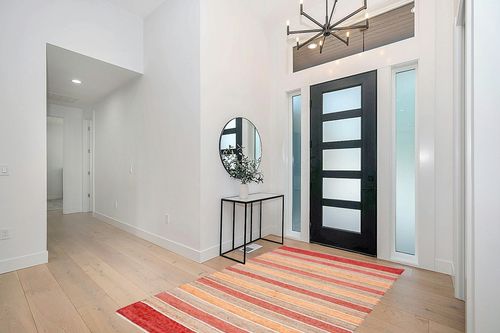 SAFAVIEH Striped Kilim Collection 5' x 8' Rust/Red STK316P Handmade Premium Jute Living Room Dining Bedroom Area Rug in Modern White Entryway