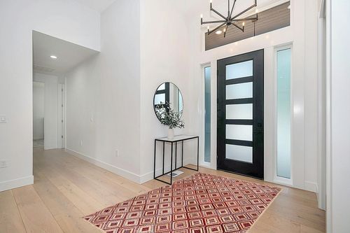 SAFAVIEH Cape Cod Collection Area Rug - 5' x 8', Natural & Red, Handmade Flat Weave Diamond Braided Jute & Denim, Ideal for High Traffic Areas in Living Room, Bedroom (CAP354B) in Modern White Entryway