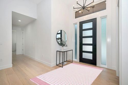 SAFAVIEH Montauk Collection Area Rug - 5' x 8', Red & Ivory, Flat Weave Cotton Design, Easy Care, Ideal for High Traffic Areas in Living Room, Bedroom (MTK714Q) in Modern White Entryway