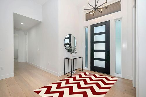 SAFAVIEH Chatham Collection Area Rug - 5' x 8', Red & Ivory, Handmade Chevron Wool, Ideal for High Traffic Areas in Living Room, Bedroom (CHT715G) in Modern White Entryway
