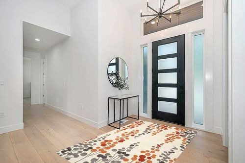 SAFAVIEH Soho Collection 5' x 8' Beige / Orange SOH338B Handmade Premium Wool & Viscose Area Rug in Modern White Entryway