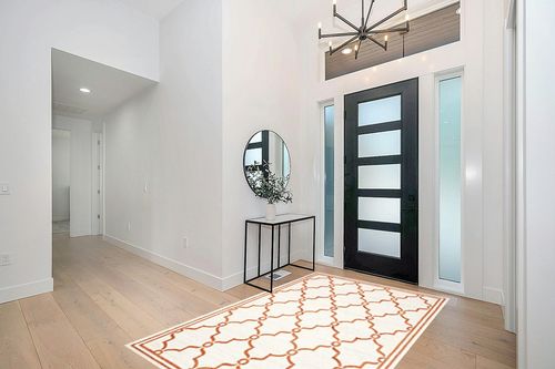 SAFAVIEH Amherst Collection Area Rug - 5'3" x 8', Beige & Orange, Trellis Design, Non-Shedding & Easy Care, Ideal for High Traffic Areas in Living Room, Bedroom (AMT414F) in Modern White Entryway