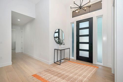 SAFAVIEH Cape Cod Collection Area Rug - 5' x 8', Orange & Natural, Handmade Stripe Jute & Cotton Braided Tassel, Ideal for High Traffic Areas in Living Room, Bedroom (CAP846P) in Modern White Entryway