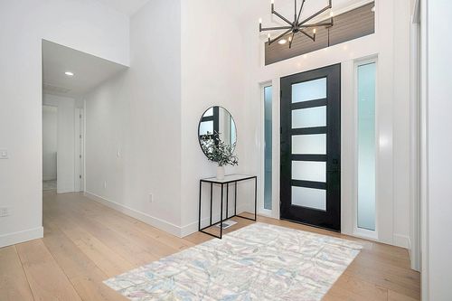 SAFAVIEH South Hampton Collection 5' x 8' Purple / Blue SHA302V Handmade Botanical Wool Area Rug in Modern White Entryway