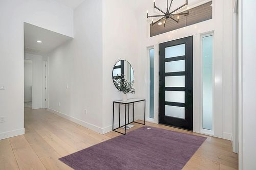 SAFAVIEH Himalaya Collection Area Rug - 5' x 8', Purple, Handmade Wool, Ideal for The Living Room, Bedroom, Dining Room (HIM451V-5) in Modern White Entryway