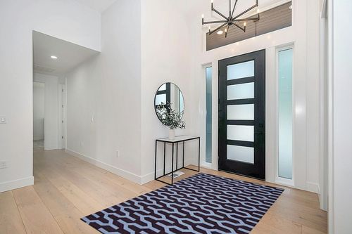 SAFAVIEH Dhurries Collection 5' x 8' Purple / Blue DHU630B Handmade Flatweave Premium Wool Area Rug in Modern White Entryway