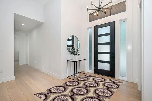SAFAVIEH Four Seasons Collection 5' x 8' Beige / Purple FRS486B Hand-Hooked Area Rug in Modern White Entryway
