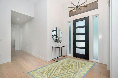 SAFAVIEH Four Seasons Collection 5' x 8' Blue / Yellow FRS490H Hand-Hooked Area Rug in Modern White Entryway