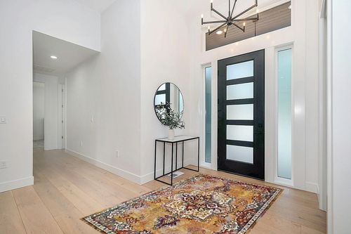 SAFAVIEH Savannah Collection 5'1" x 7'6" Yellow / Yellow SVH628H Boho Chic Area Rug in Modern White Entryway