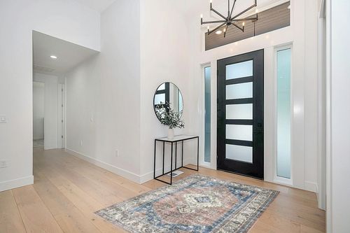 Bloom Rugs Caria Washable Non-Slip 5x7 Rug in Modern White Entryway