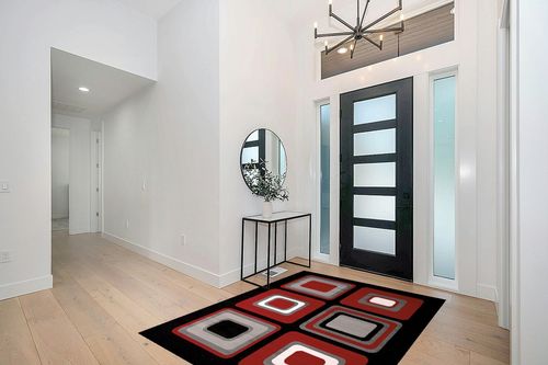 United Weavers Dallas Spaces Accent Rug in Modern White Entryway