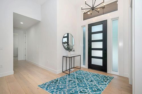 Wonnitar Moroccan Machine Washable Area Rug in Modern White Entryway