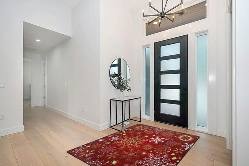 ALAZA Christmas Red Gold and White Snowflake Winter Area Rug Rugs for Living Room Bedroom 7' x 5' in Modern White Entryway