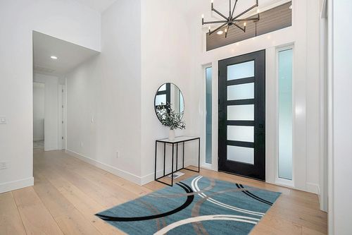 Rugshop Modern Wavy Circles Design Area Rug 5' 3" x 7' 3" Blue in Modern White Entryway