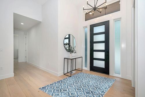 Linon Painterly Holmes Printed Lux Soft Faux Rabbit 5' X 7' Area Rug in Blue and White in Modern White Entryway
