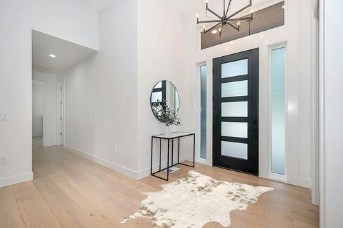 nuLOOM Marcia Machine Washable Faux Cowhide Area Rug, 5' x 6' 7", Off-White in Modern White Entryway