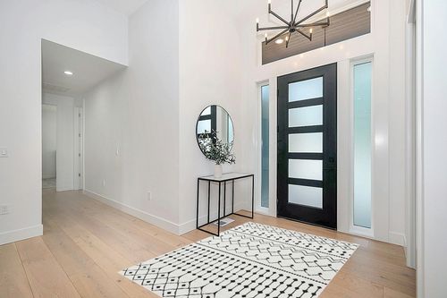 Hauteloom Ringwood 5' 3" x 7' 3" Moroccan Farmhouse Shag - Black, Charcoal, White Bohemian Area Rug - Rectangle - Polypropylene and Polyester Blend in Modern White Entryway
