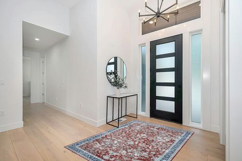 COZYLOOM 5x7 Vintage Bohemian Distressed Rug Oriental Floral Printed Rug Boho Chenille Soft Floor Cover for Living Room Bedroom Non-Slip Low Pile Washable Rug Foldable Thin Red in Modern White Entryway