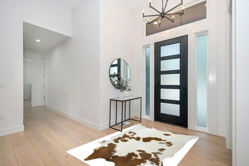 Brown & White Cowhide Area Rug Natural Premium Quality Cow Skin Hair On Leather Rug for Bedroom Décor 5ft x 7ft (60Inch x 84Inch, 152.4CM x 213.36CM) XX-Large in Modern White Entryway