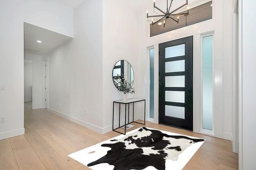 Just Cowhide Black and White Cowhide Rug Large Natural Cow Skin Cow Hide Leather Area Rug Hair On, Premium Black White Cow Hide Rugs (Black and White, 5 X 7) in Modern White Entryway