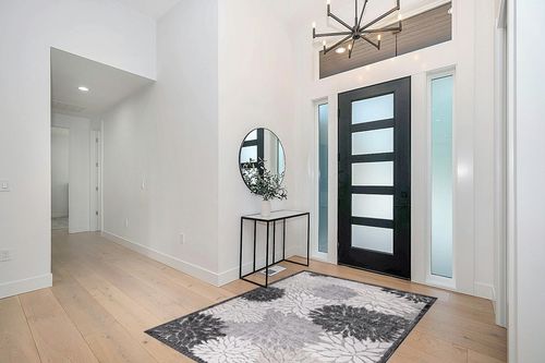 CAMILSON Indoor/Outdoor Rug, Gray 5’3”x7’ Floral Exotic Tropical Area Rugs for Indoor and Outdoor patios, Easy-Cleaning Non-Shedding Living Room, Garden and Kitchen Washable Outside Carpet (5x7) in Modern White Entryway