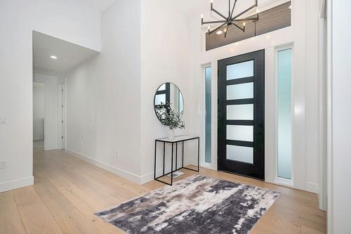 LUXE WEAVERS Euston Gray 5 x 7 Abstract Modern Area Rug in Modern White Entryway