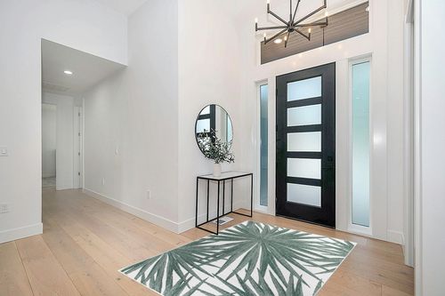 Rugshop Tropical Leaves Nature Inspired Indoor/Outdoor Area Rug 5' x 7' Green in Modern White Entryway