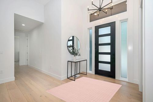 Safavieh 6'5" x 9'6" Terracotta/Ivory Hampton HTN-230 Area Rug in Modern White Entryway