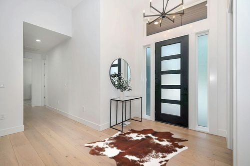 LYENDOS Cowhide Rug 5.2 x 6.2Feet,Cow Hide Rug Durable No-Slip Backing,Faux Cowhide Rug Thickened Elastic,for Bedroom Living Room Home Office Western Decor in Modern White Entryway