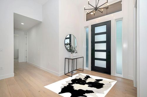 New Large 100% Black & White Cowhide Leather Rugs Cow Hide Skin Carpet Area 26-30 SQ.FT (Black & White) in Modern White Entryway
