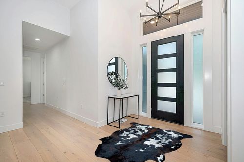 bonanza leathers Genuine Cowhide Rug Dark Tricolor Size S/L/XL 5X6/6X7/7X8 FT (7x8) in Modern White Entryway