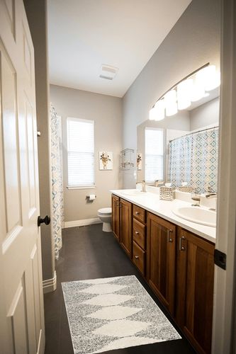 nuLOOM Sadie Moroccan Diamond Tassel Shag Accent Rug in Wooden and Grey Bathroom