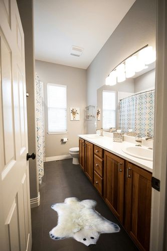 Gracefur Australia Sheepskin Rug Super Soft Cuddly Bear Design Area Rug for Children's Room and Living Room Decorative Carpet Single Pelt (White Bear Rug) in Wooden and Grey Bathroom