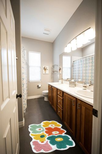 Bath Mat, Colorful Flower Bathroom Rugs Mat with Soft Superfine Fiber, High Absorbent Non Slip Durable Bedroom Mats, Machine Washable Door Mats for Bathtub Shower Living Room 20 x 31inch (50x80cm) in Wooden and Grey Bathroom