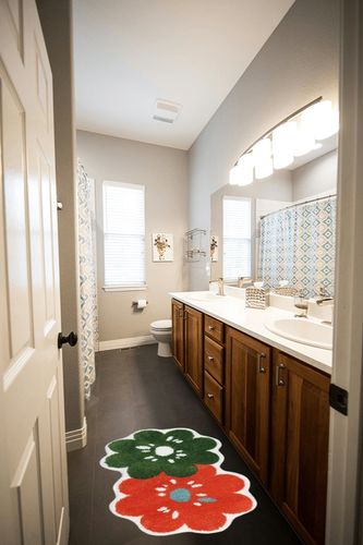 Carmoion Bath Mat, Two Flower Bathroom Rug Mat Non-Slip Microfiber Shower Bath Rug,Shaggy Bath Carpet, Machine Washable, Great for Bathroom Floor, 18.5"x31.5" in Wooden and Grey Bathroom