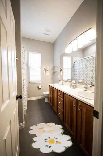 Cute Flower Bath Mat, Ultra Soft Microfiber luxurious Bathroom Mat, Non-Slip Water Absorbent Bathtub Floor Mat, Machine Washable Shaggy Area Mat for Bedroom Toilet Kitchen 19 x 31 Inch (Green) in Wooden and Grey Bathroom