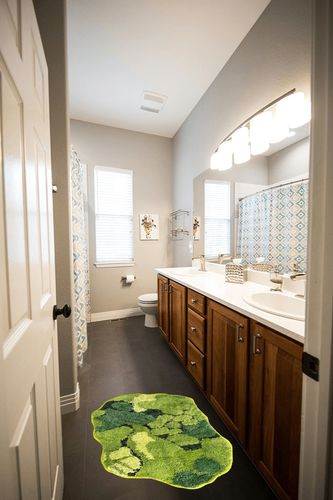 Moss Bath Mat Moss Rug Plush Soft 3D Moss Carpet for Indoor Living Room Bathroom Floor Bedside Area Non Slip Rugs Microfiber Machine Washable 20x32in Green Front Door Super Absorbent Moss Rug in Wooden and Grey Bathroom