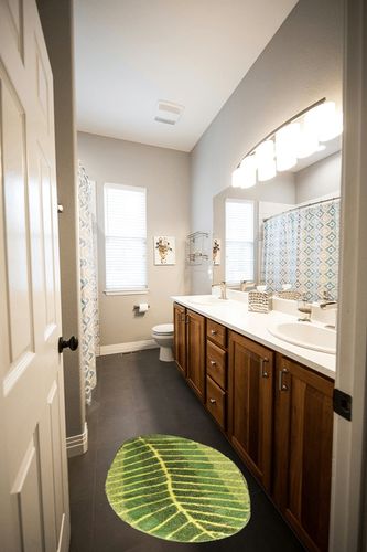 OQUODO Cute Leaf Area Rugs, Non Slip Kitchen Rugs and Mats Nice for Bedroom Bathroom Children Playroom Home Decor Washable, 20"x32" in Wooden and Grey Bathroom